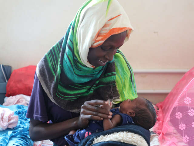 In Kenya, Rozan’s three-week-old twins, born prematurely at under 1 kilogram each, are receiving care in the neonatal unit at Ammusait Hospital, operated by the International Rescue Committee (IRC), until they reach 1.8 kilograms 